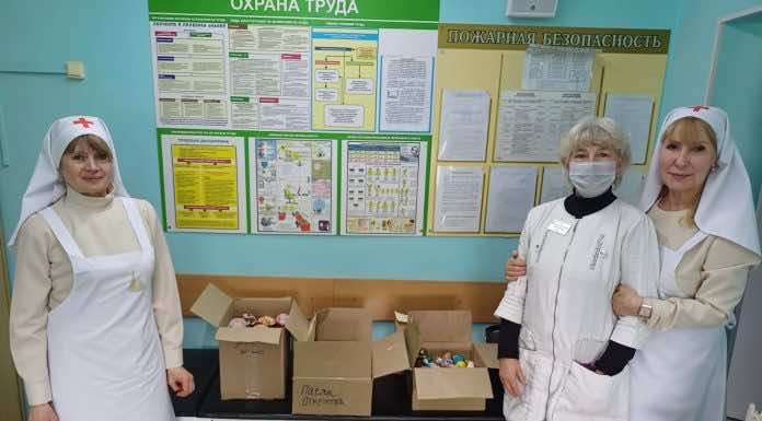 Сестры милосердия храма Святого Духа поздравили с Пасхой Господней инвалидов, одиноких пожилых людей и пациентов хосписа