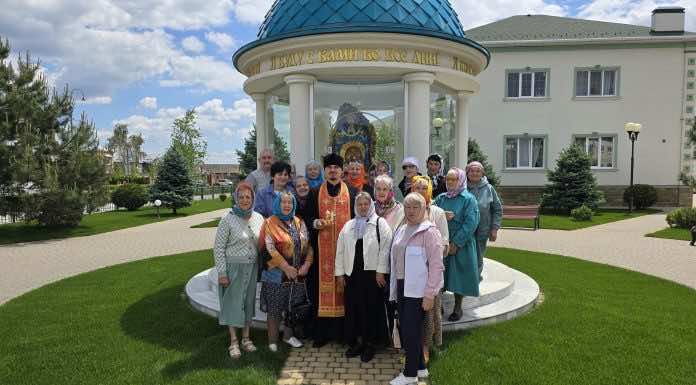 Экскурсанты из Калининского района посетили храм Святой Троицы станицы Динской