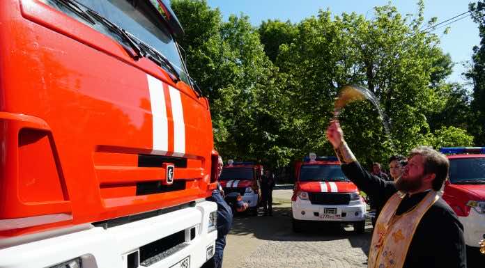 Протоиерей Георгий Лабецкий освятил новую технику для сотрудников министерства чрезвычайных ситуаций Краснодарского края