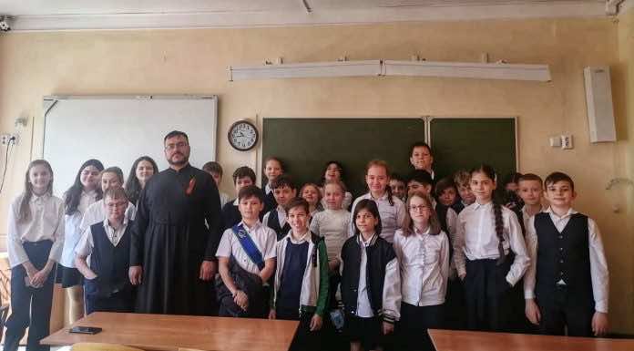 Диакон храма Евгений Дасов провел встречу с учениками гимназии № 44 города Краснодара