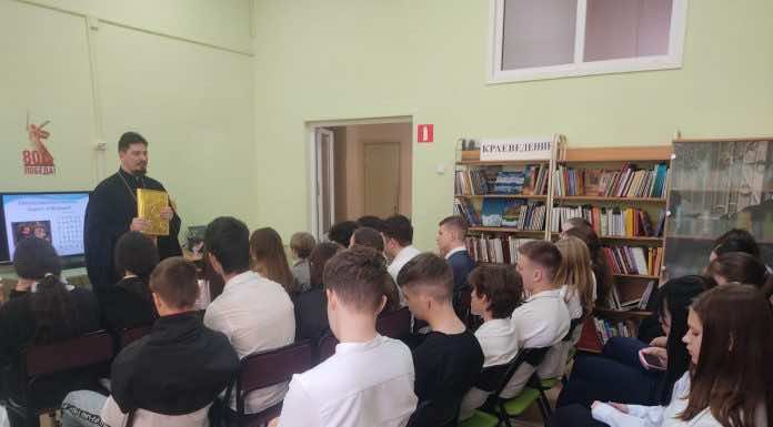 Протоиерей Константин Ланцев провёл занятие в детской библиотеке № 5