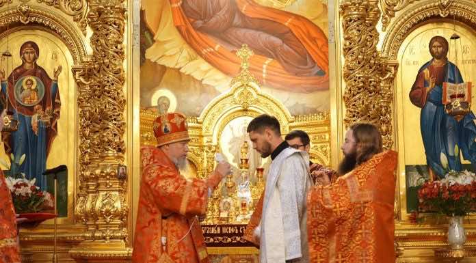 В Неделю 4-ю по Пасхе митрополит Василий совершил Божественную литургию в Свято-Екатерининском кафедральном соборе Краснодара