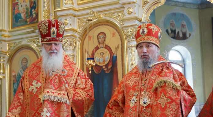 В день памяти преподобного Феодосия Киево-Печерского Архиереи кубанских епархий с духовенством совершили Божественную литургию в Свято-Успенском соборе Тихорецк