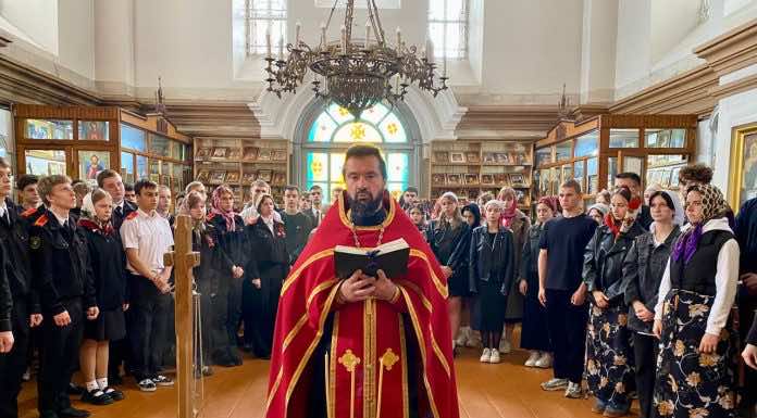 В храме Вознесения Господня состоялся молебен накануне выпускных экзаменов