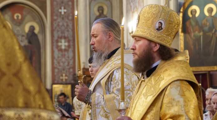 В канун Недели святых отцов Первого Вселенского Собора митрополит Василий и епископ Серафим совершили Всенощное бдение в Свято-Екатеринодарском кафедральном соборе Краснодара