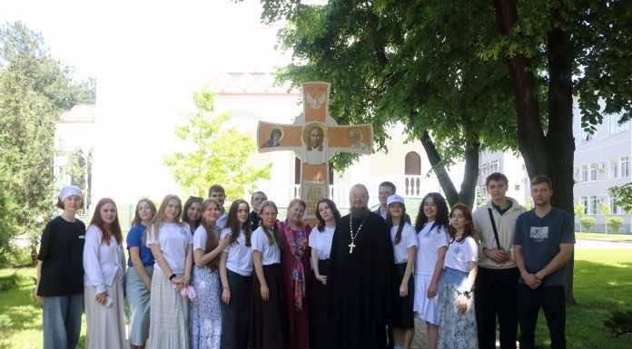 Студенты КубГУ приняли участие в престольных торжествах храма святых равноапостольных Кирилла и Мефодия