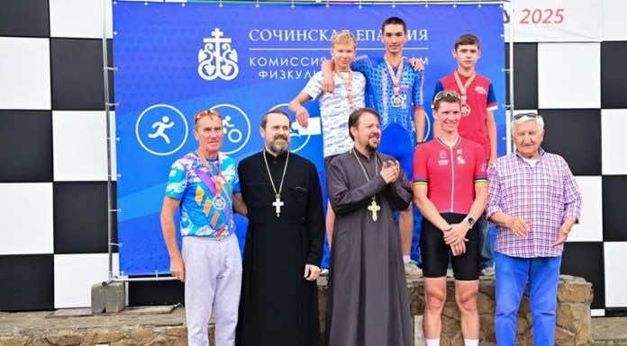 Протоиерей Сергий Лопасов посетил мероприятие по велосипедному спорту, прошедшее в Сочинской епархии