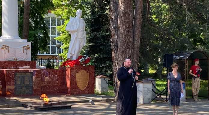 В Горячем Ключе благочинный принял участие в акции «Эстафета Памяти»