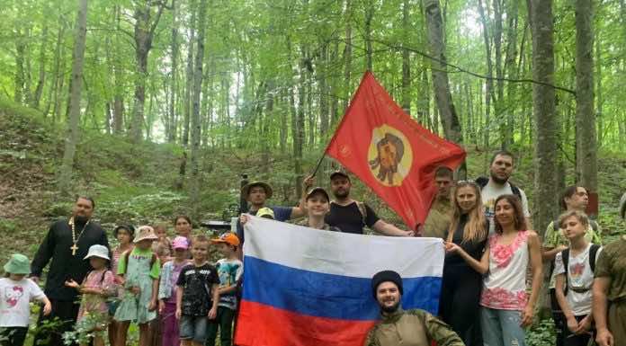 Иерей Виктор Аникин освятил крест на историческом месте базирования Пашковского партизанского отряда