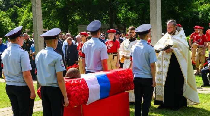 В Горячем Ключе благочинный совершил чин погребения павших воинов