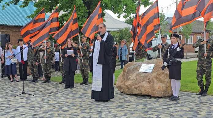 Благочинный посетил торжественное открытие Аллеи Победы в центре Динской
