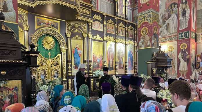 В канун Дня Святого Духа митрополит Василий совершил вечернее богослужение в Свято-Духовском храме Краснодара