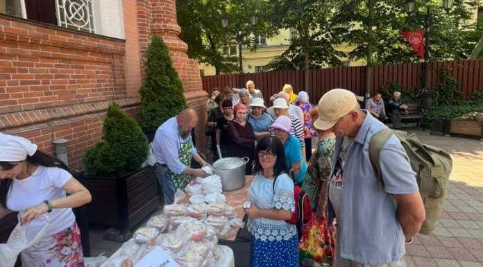 В Свято-Екатерининском соборе прошел благотворительный обед для нуждающихся