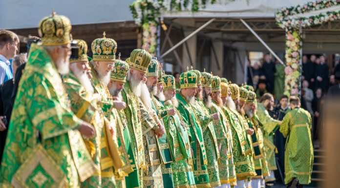В день памяти преподобного Сергия Радонежского митрополит Василий сослужил Святейшему Патриарху Кириллу в Троице-Сергиевой лавре
