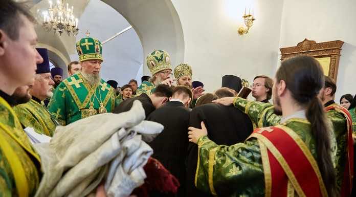 Митрополит Василий сослужил Всенощное бдение накануне дня памяти старца Феодора Томского