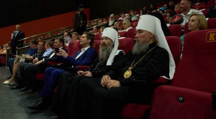 Митрополит Екатеринодарский и Кубанский Василий посетил премьеру фильма о святом Фёдоре Томском