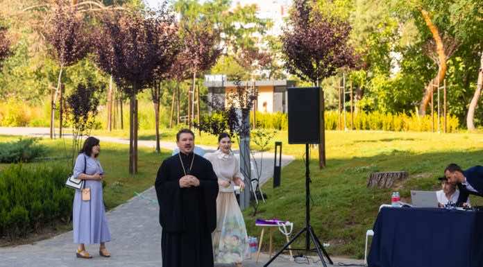 Священник храма Святителя Николая Чудотворца принял участие в праздничных мероприятиях, посвященных Дню семьи, любви и верности