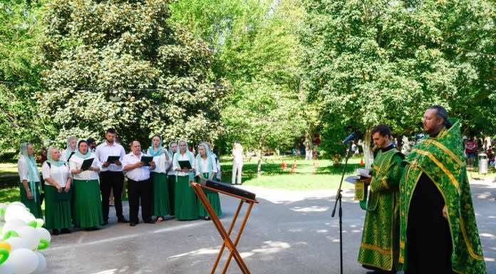 В Горячем Ключе в День семьи, любви и верности состоялся молебен в городском парке