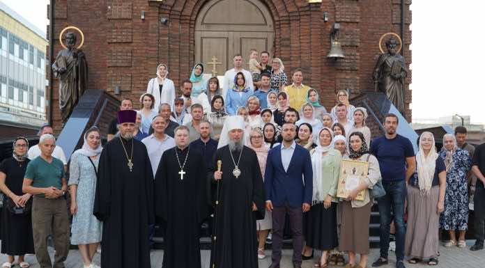 Митрополит Василий возглавил престольные торжества в храме первоверховных апостолов Петра и Павла