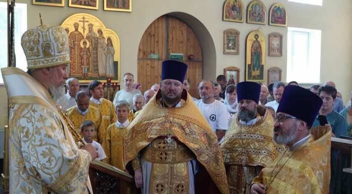 В Неделю 5-ю по Пятидесятнице митрополит Василий совершил Литургию в храме Феодоровской иконы Божией Матери г. Горячий ключ