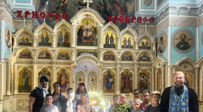 Юные гости из летней площадки «Калейдоскоп» побывали с экскурсией в храме станицы Динской