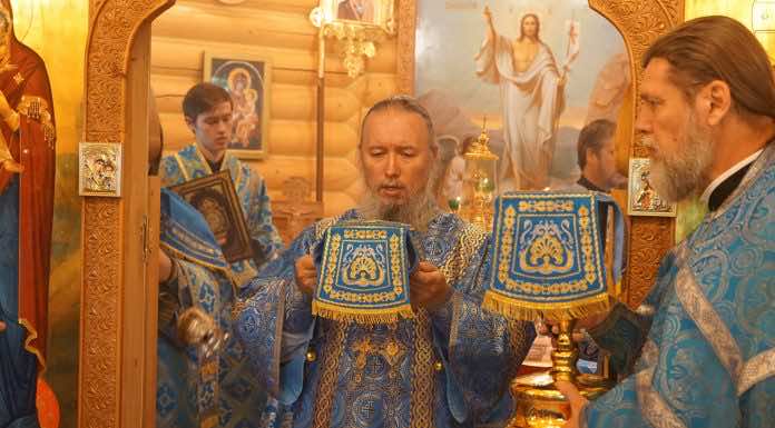 Митрополит Екатеринодарский и Кубанский Василий совершил Божественную литургию в храме святителя Луки Крымского на территории военного госпиталя