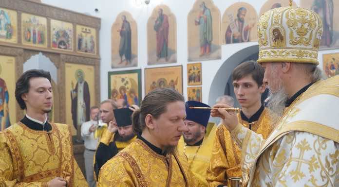 Митрополит Василий совершил Всенощное бдение в Свято-Георгиевском храме поселка Краснодарского города Краснодара