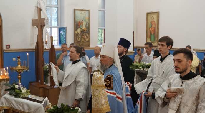 В Неделю 11-ю по Пятидесятнице митрополит Василий совершил Божественную литургию в Казанском храме станицы Смоленской