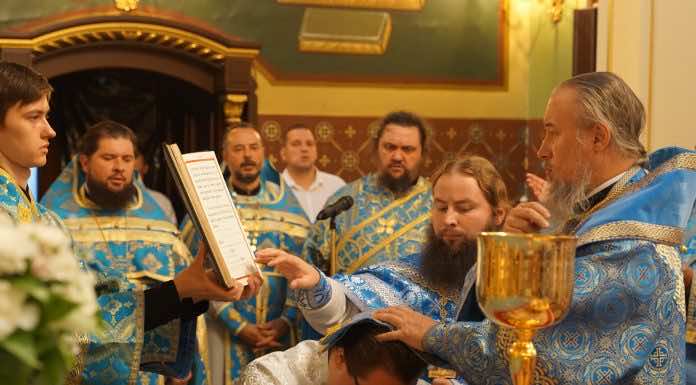 В праздник Успения Божией Матери митрополит Василий совершил Божественную литургию в Свято-Екатерининском кафедральном соборе Краснодара