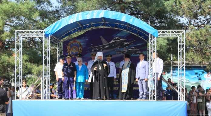 Митрополит Екатеринодарский и Кубанский Василий посетил торжественную присягу в лётном училище