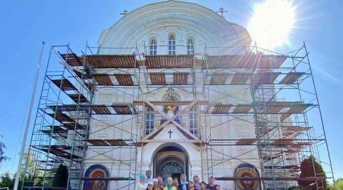 В храме Вознесения Господня прошла экскурсия для паломников из Астрахани
