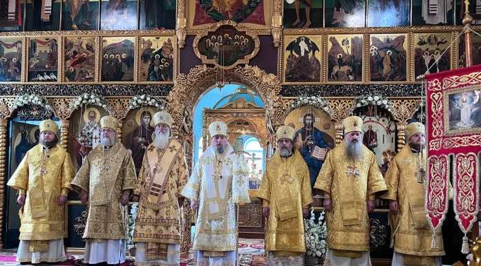 Преосвященные архиереи и духовенство совершили Божественную литургию в монастыре Марии Магдалины в станице Роговской