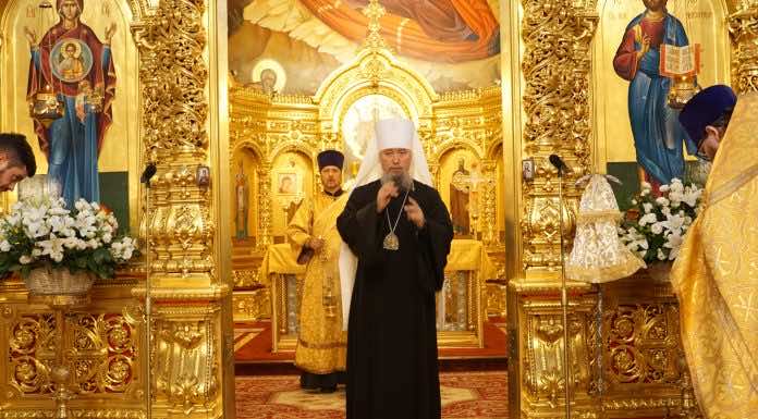 Митрополит Василий совершил Всенощное бдение в Свято-Екатерининском соборе Краснодара