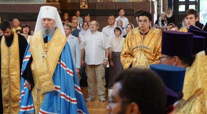 Митрополит Василий совершил молебен перед открытием очного этапа Всероссийского конкурса «За нравственный подвиг учителя»