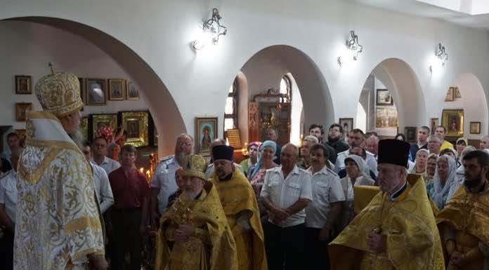 Митрополит Василий совершил Божественную литургию в храме Архангела Михаила хутора Трудобеликовского