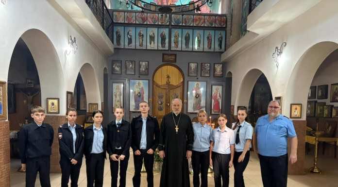 Студенты Анапского индустриального техникума посетили храм Михаило-Архангельский храм