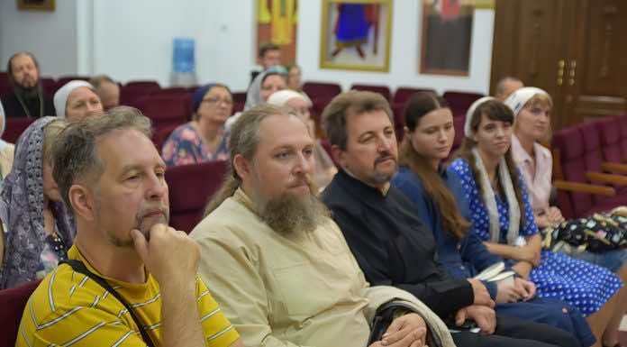 В войсковом соборе святого благоверного князя Александра Невского прошел показ фильма «Один Бог. Один путь»