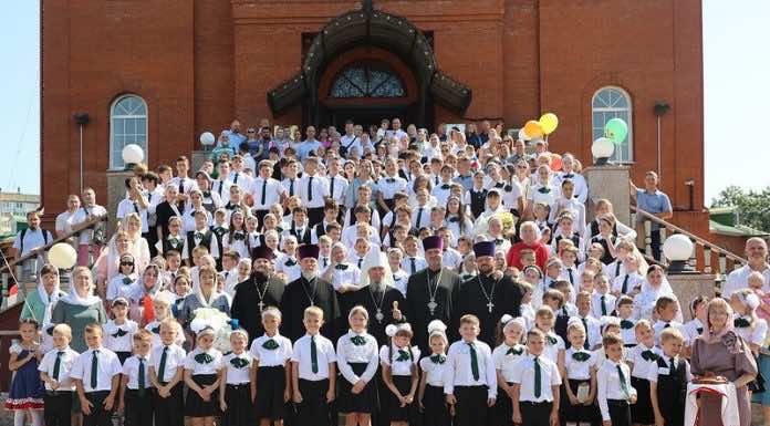 В Русской Православной школе состоялась праздничная линейка, посвященная Дню знаний