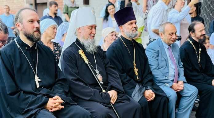 В День знаний митрополит Василий поздравил учащих и учащихся семейного центра «Зерно веры»