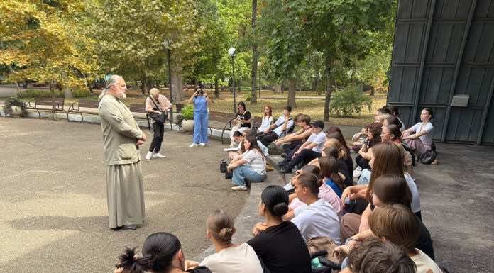 В день памяти жертв трагедии в Беслане иерей Максим Белов встретился со студентами колледжа