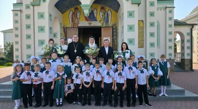 В православной школе им. свщмч. Михаила Лекторского прошла торжественная линейка