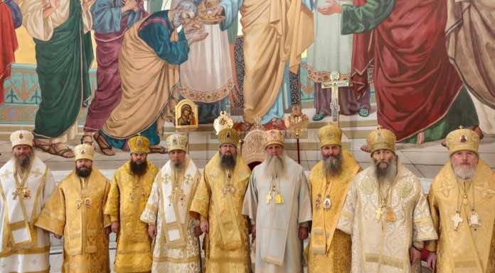 Митрополит Василий сослужил митрополиту Владивостокскому Павлу Литургией в Спасо-Преображенском соборе Владивостока