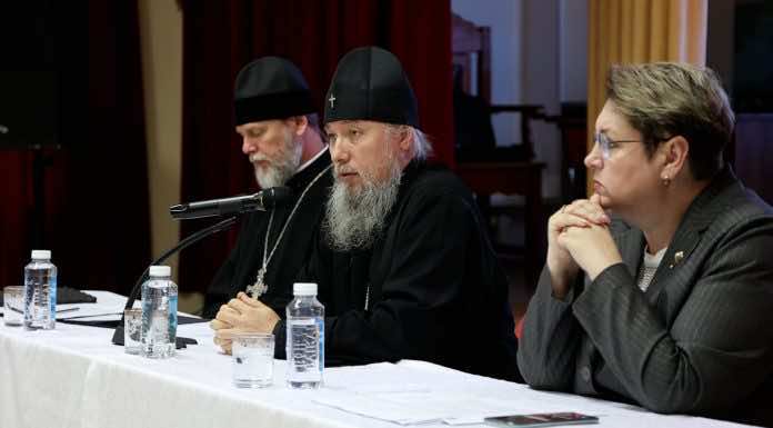 Митрополит Екатеринодарский и Кубанский Василий встретился с педагогами накануне Дня учителя