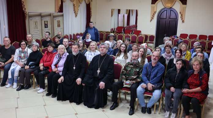 В храме Рождества Христова состоялся показ фильма «Один Бог. Один путь»