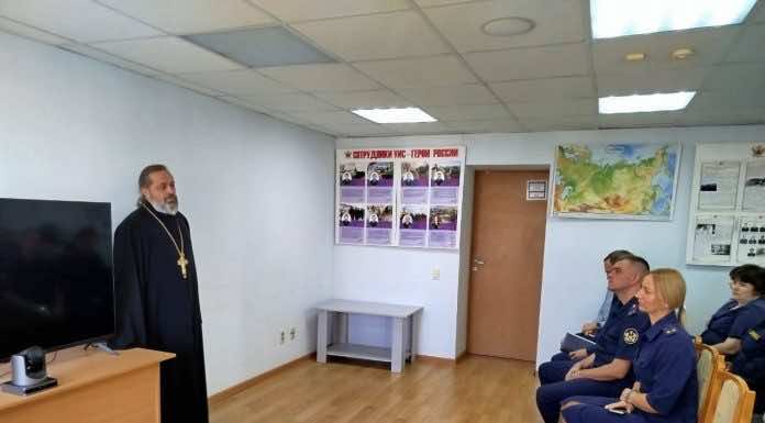 Протоиерей Василий Плиска встретился с работниками медико-санитарной части