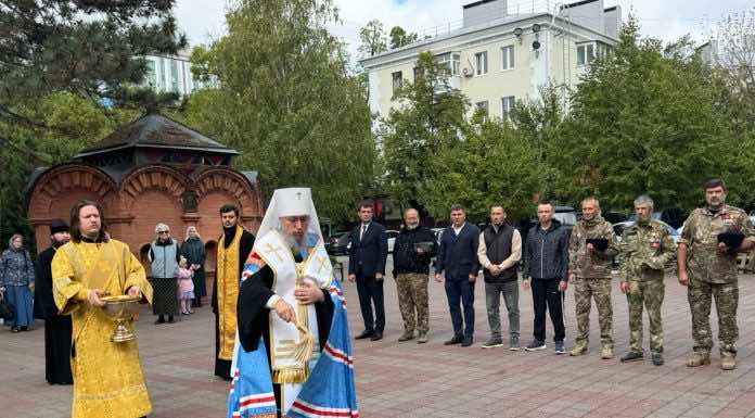 Митрополит Екатеринодарский и Кубанский Василий совершил чин освящения Поклонного креста