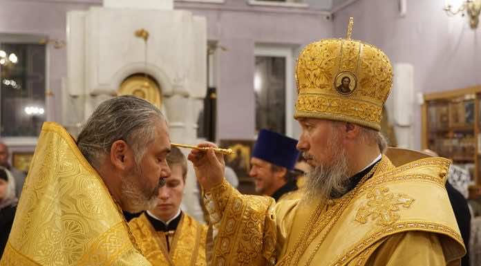 Архиерейское Всенощное бдение в канун дня памяти апостола Иоанна Богослова и святителя Тихона Патриарха Московского в храме Архистратига Михаила Краснодара