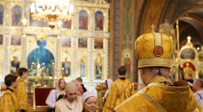 Митрополит Василий в канун Недели 17-й по Пятидесятнице совершил Всенощное бдение в Свято-Троицком соборе Краснодара