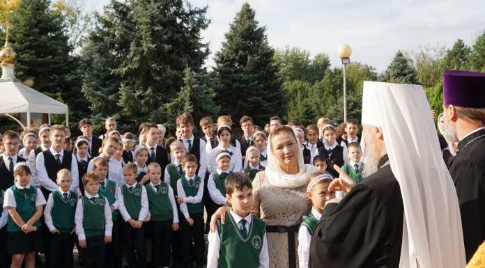 Митрополит Екатеринодарский и Кубанский Василий совершил Литургию в храме Рождества Христова города Краснодара