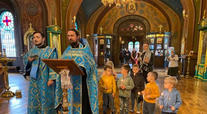 Воспитанники православного детского сада посетили молебен в Свято-Троицком соборе